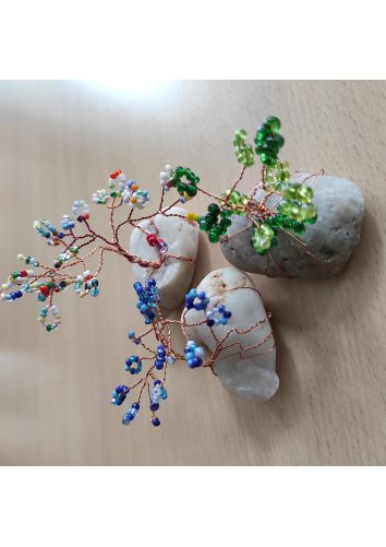 Drátovaný stromeček s korálky